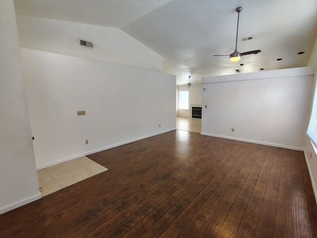 Photo - 4920 Apple Farm Ln