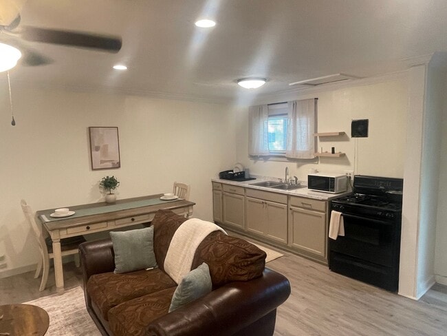 Photo - 2401 Amelia Ave