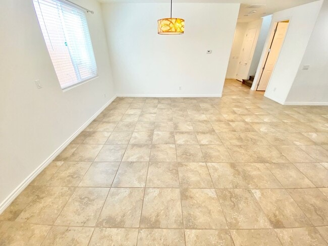 Building Photo - Inviting home with relaxing backyard spa in desirable Henderson location
