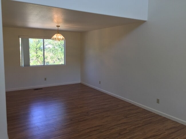 Photo - NW Reno Two Story - Beautiful Landscaping ...