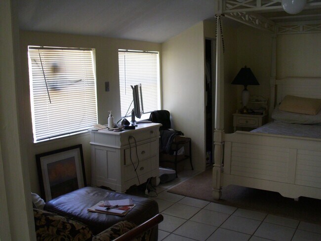 Photo - 1325 Drew St Unit upstairs