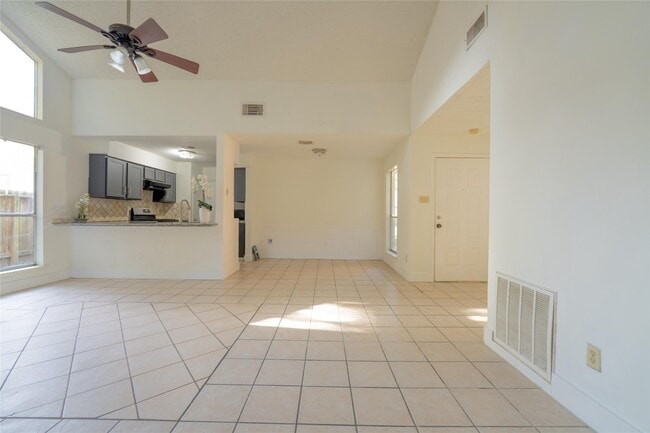 Building Photo - 1423 Valley Landing Dr