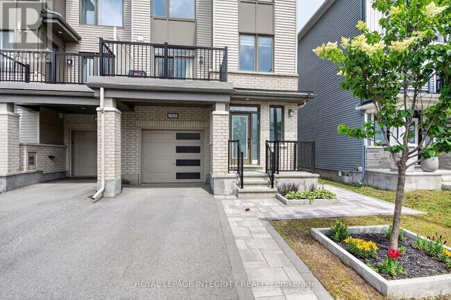 Photo - 364 Aphelion Cres