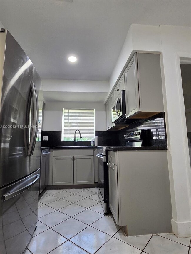 Photo - 400 NE 142nd St