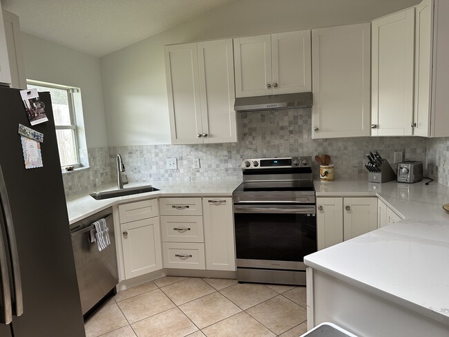 Photo - 495 Pyrus St