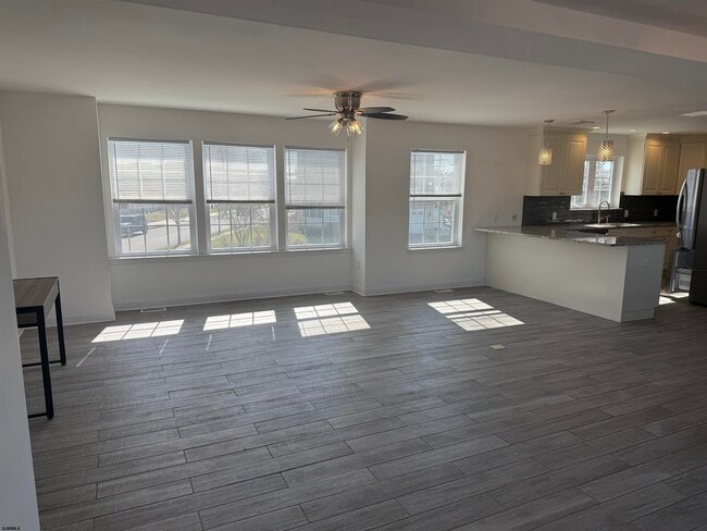 Photo - 101 W Beach Ave