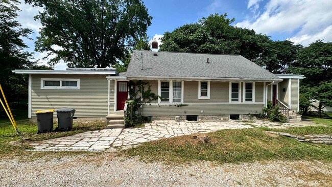 Building Photo - 518 S Swain Ave Rental