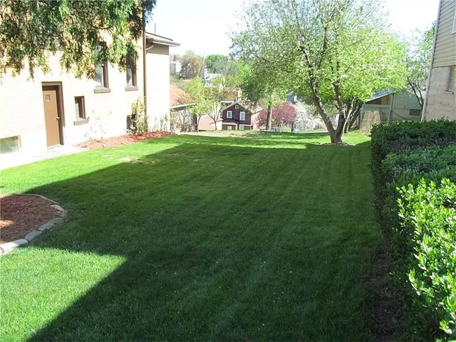 Side yard. Now fenced in and has a in ground firepit - 729 Gallion Ave Unit 1
