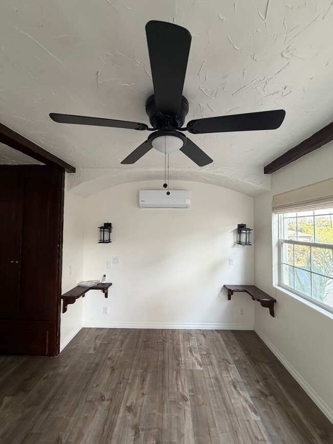 Building Photo - 12621 Victoria Ave