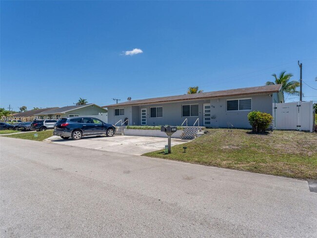 Photo - 1811 SW 97th Terrace Unit 2