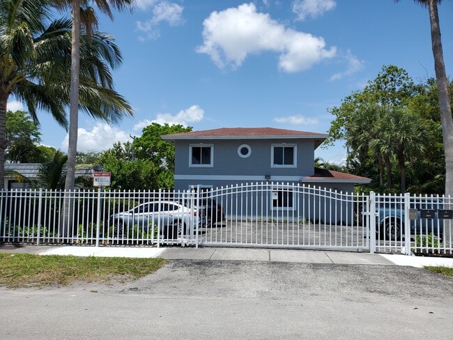 Photo - 1323 NE 5th Ave Townhome