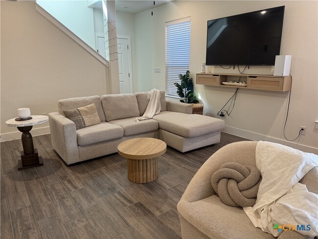 Photo - 611 Parkline Dr