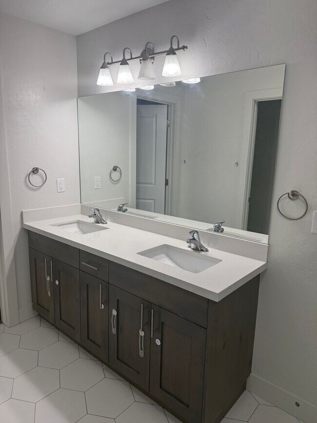 Photo - Beautiful town home with central air and a 2 car garage