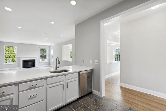 Photo - Spacious Townhome with 4 Bedrooms and 3.5 Baths!!