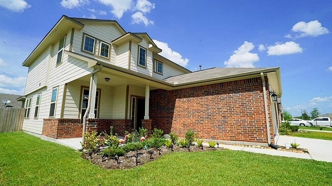 Building Photo - 2631 Cold River Dr