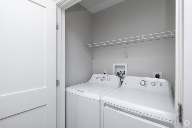 Rome 2BR, 1.5BA - 1,030SF - 2nd Floor Laundry