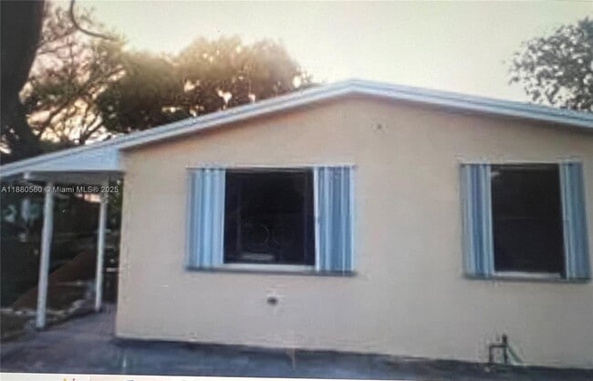 Photo - 931 NW 34th Way