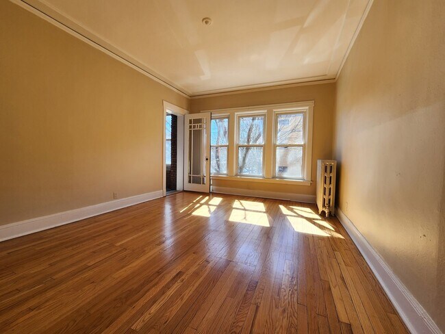 Photo - Large 3-bed/1-bath Apartment in the Heart of Rogers Park! Unit 1302-2