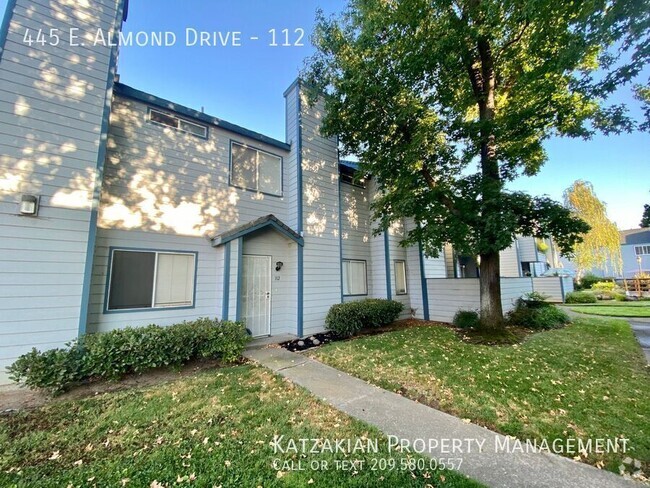 Building Photo - 2 Bedroom Cambridge Place Townhouse