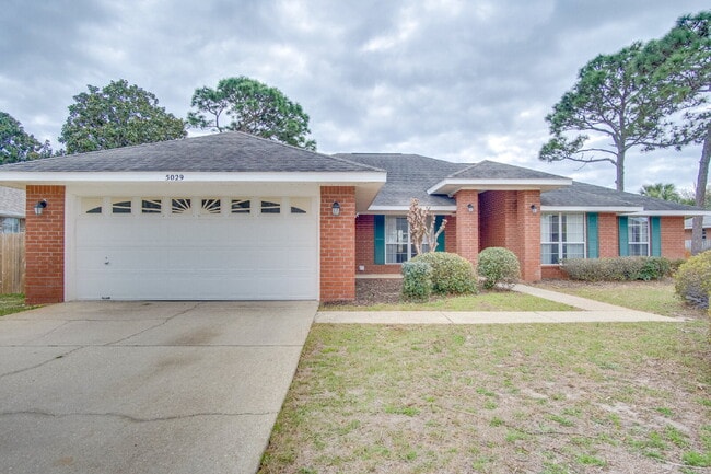 Building Photo - Stunning 4-Bed, 2-Bath Brick Home in Gulf Breeze – Vaulted Ceilings, Hardwood Floors, Granite Kit...