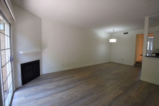 Photo - 11434 Moorpark St Unidad 102
