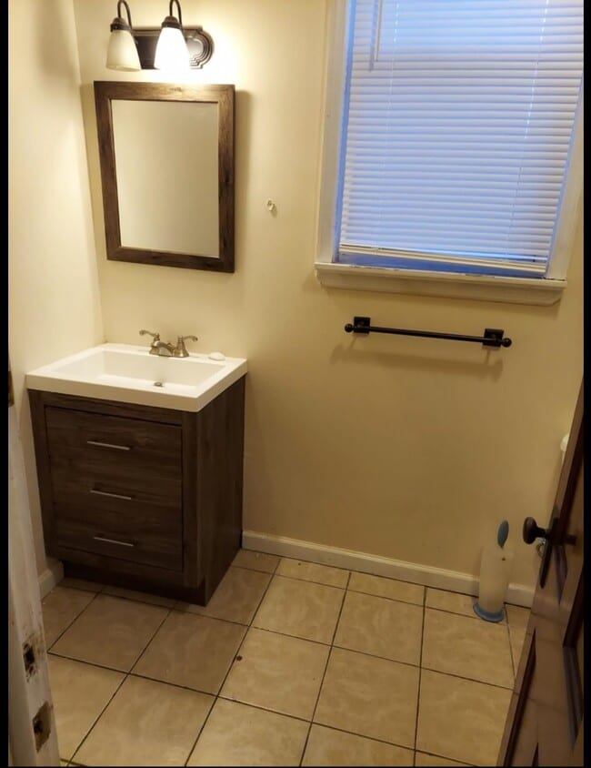 Building Photo - 4404 Bergen Turnpike Unit 2