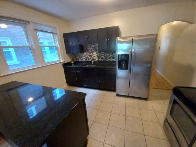 Photo - 837 Beaconsfield Ave Unit 1S