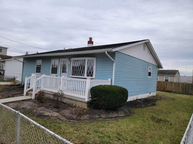 Photo - 1834 Beach Ave