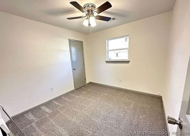 Photo - 139 W Kent St