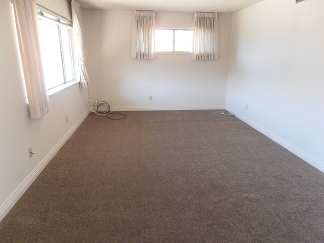 Living Room - 3140 Neal Ave Unit 4