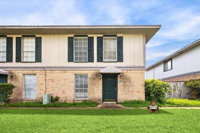 Building Photo - 1916 Upland Dr Unit 1916 Upland Dr