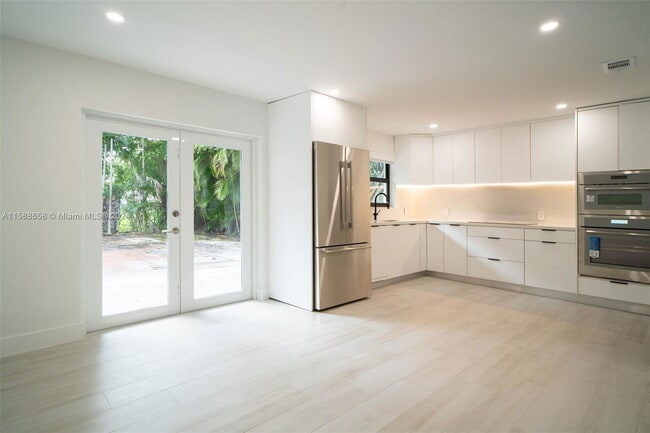 Photo - 3666 SW 26th St