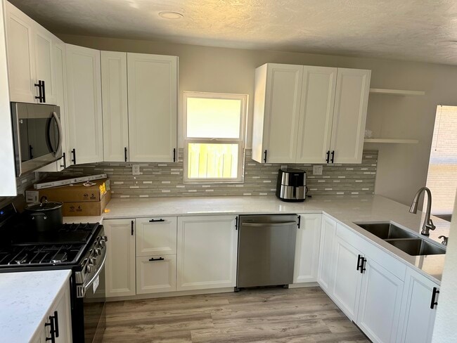 Photo - 305 2nd St NW