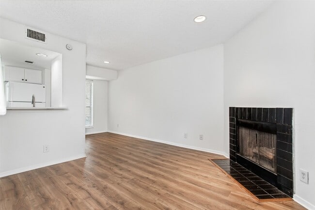 Photo - 1901 N Fitzhugh Ave Unit 19B