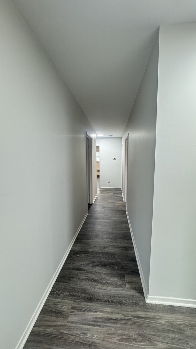 Photo - 10 W Presland Rd