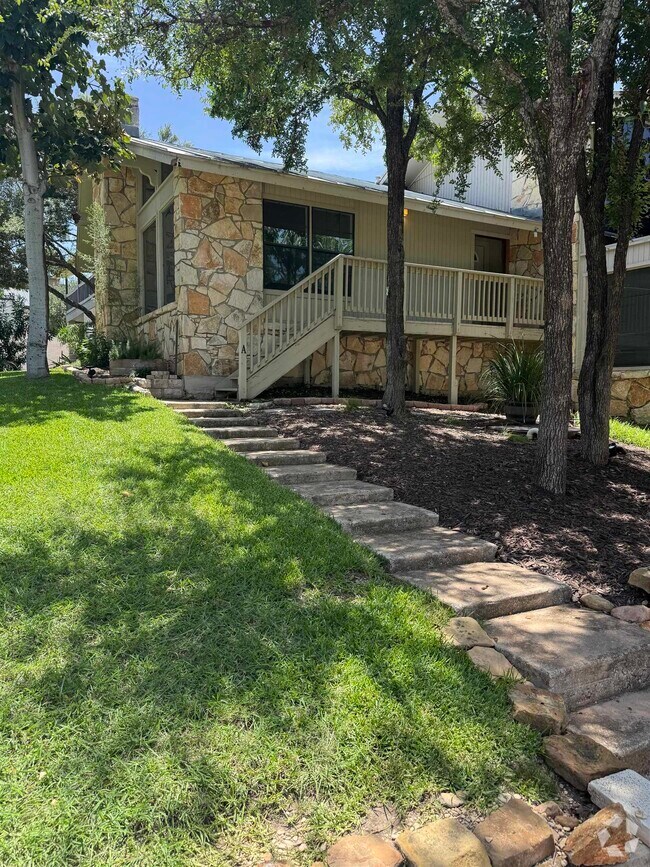 Building Photo - 808 Hi Cir W Rental