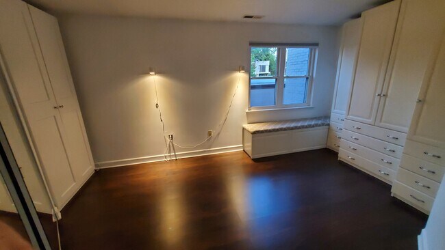 Photo - 615 3rd St NE
