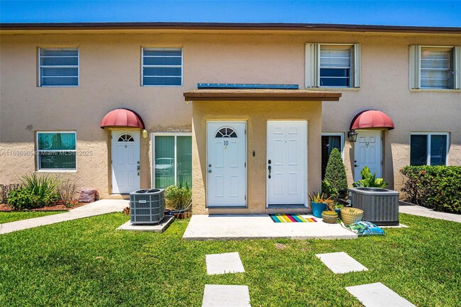 Photo - 15260 SW 80th St Unidad 10 Rental