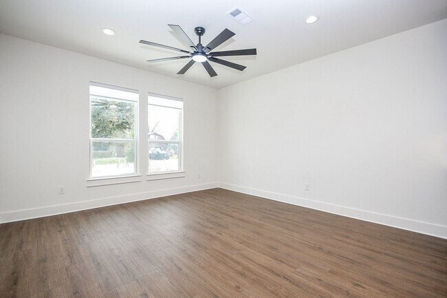 Photo - 4101 Victoria