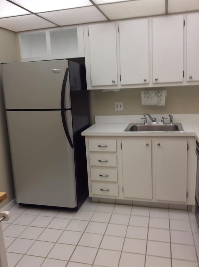 Photo - 470 Executive Center Dr Unit 2k