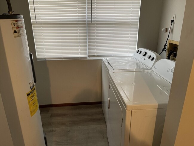 Photo - 2128 Woodside St