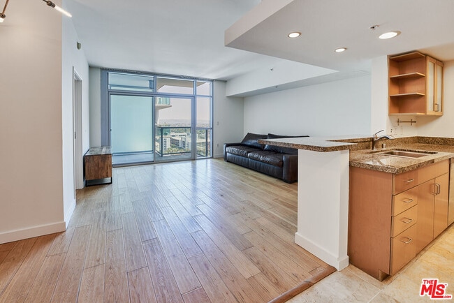 Photo - 13700 Marina Pointe Dr Condo Unit 1527