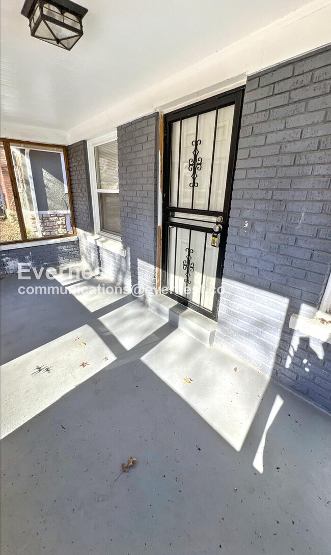 Photo - 1402 E 65th St