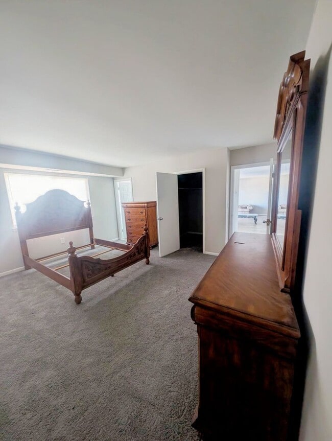 Photo - Bristol House Apartments