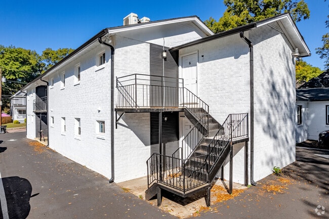 Photo - 728 Formwalt St SW