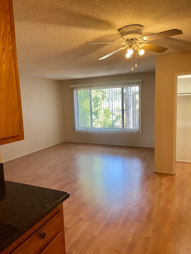 Building Photo - 3146 Rowena Ave