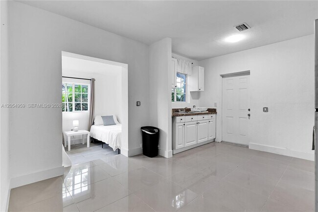 6344 NW Miami Pl