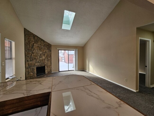 Photo - 470 S Fenton St