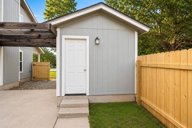 Photo - 8807 Springmail Cir