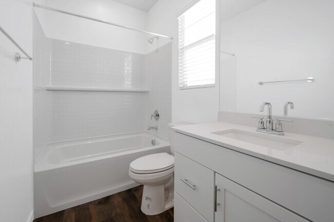 Photo - Like New Luxurious Modern 3 Bedroom 2 Bath...